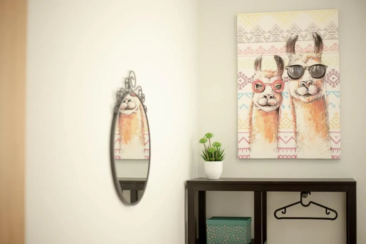 -Malagasunapts- Stylish City Centre Pool&Parking Apartment